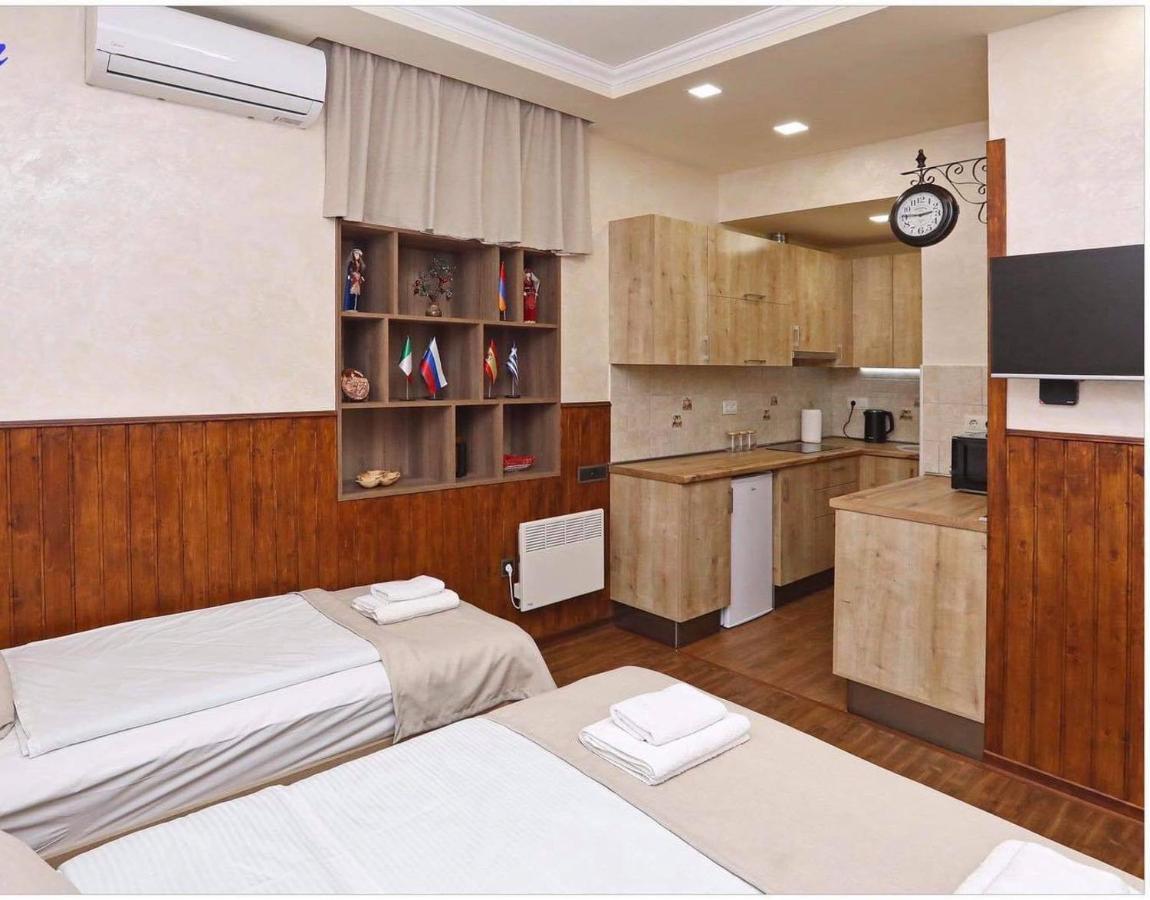 Family Mini-Hotel Martirosyan'S And Tours Jerevan Eksteriør bilde