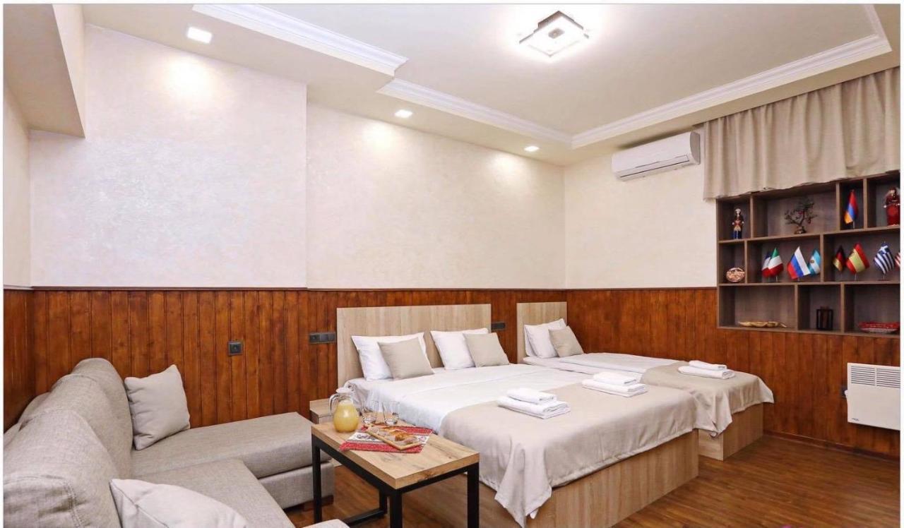 Family Mini-Hotel Martirosyan'S And Tours Jerevan Eksteriør bilde