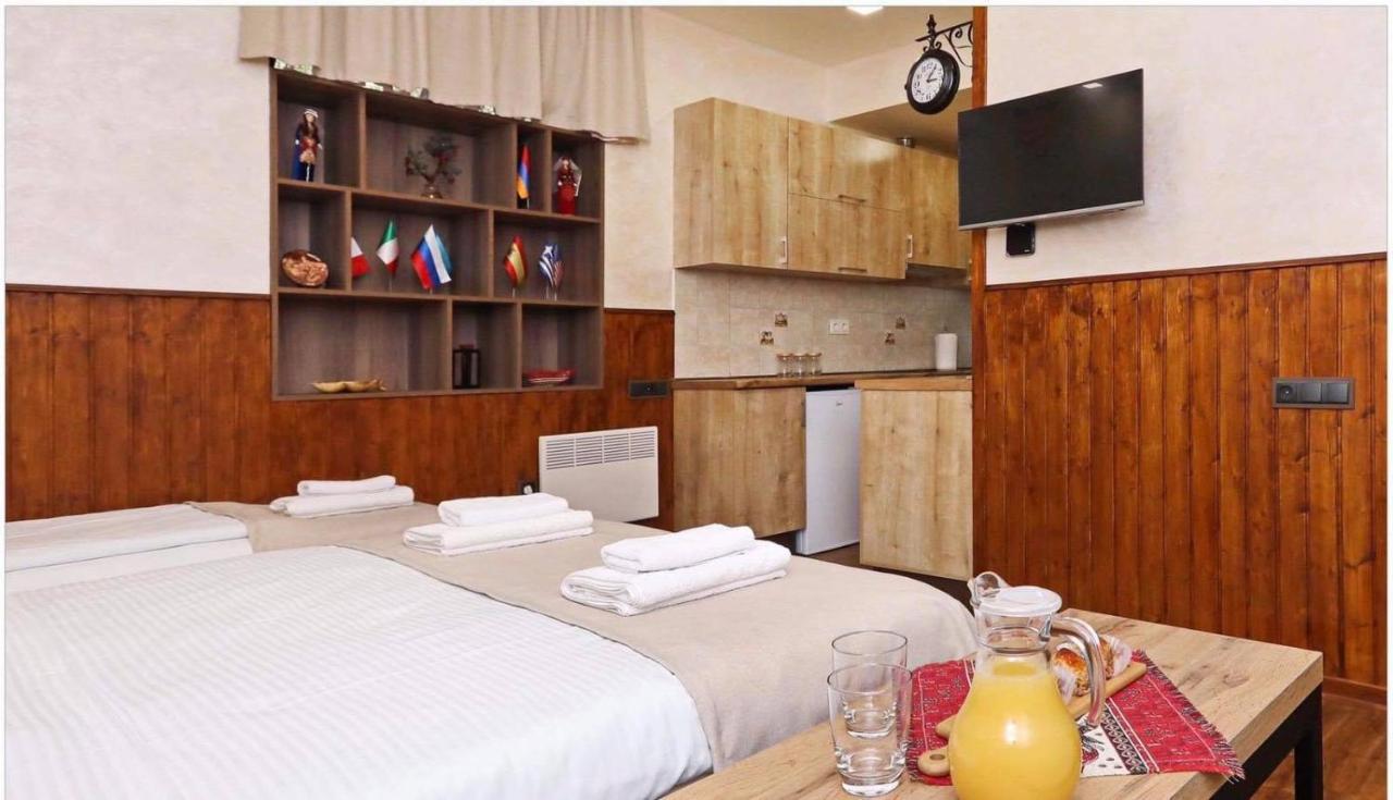 Family Mini-Hotel Martirosyan'S And Tours Jerevan Eksteriør bilde