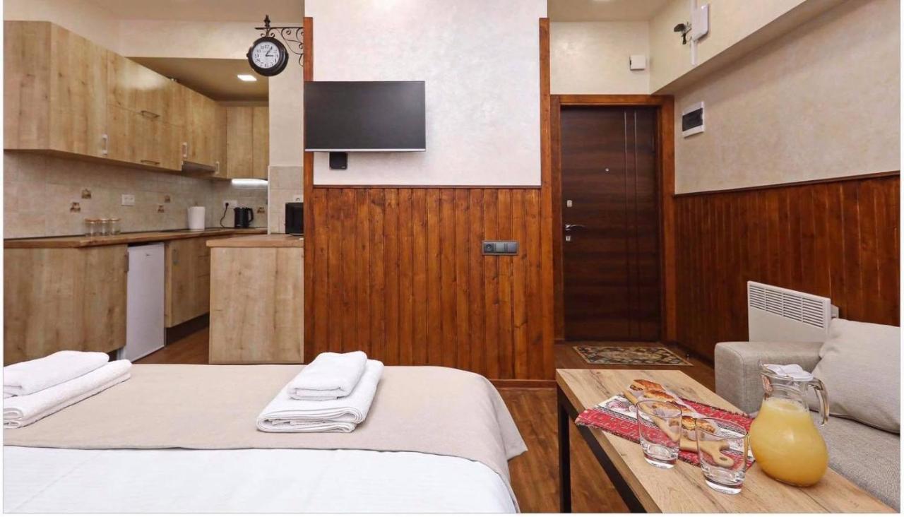 Family Mini-Hotel Martirosyan'S And Tours Jerevan Eksteriør bilde
