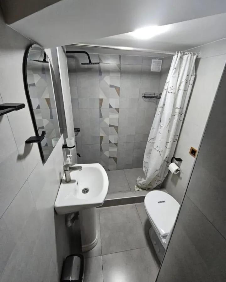 Family Mini-Hotel Martirosyan'S And Tours Jerevan Eksteriør bilde