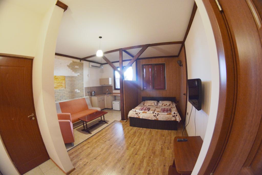 Family Mini-Hotel Martirosyan'S And Tours Jerevan Rom bilde