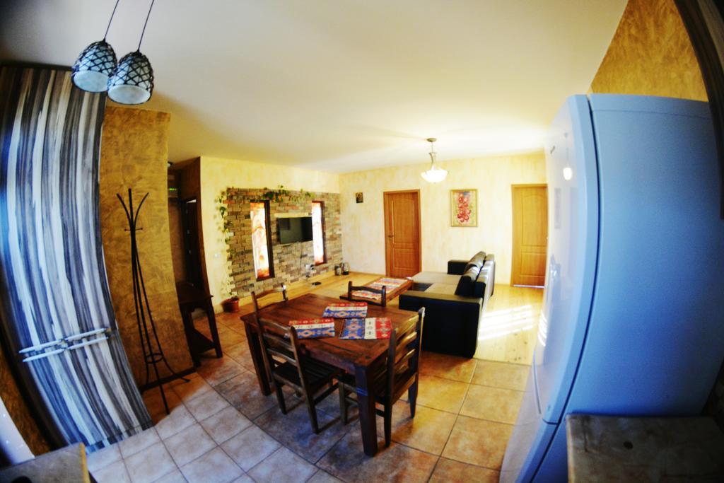 Family Mini-Hotel Martirosyan'S And Tours Jerevan Eksteriør bilde