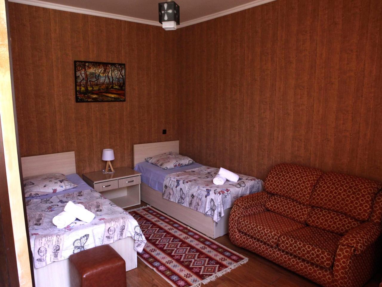 Family Mini-Hotel Martirosyan'S And Tours Jerevan Eksteriør bilde