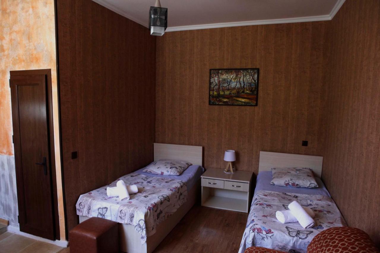 Family Mini-Hotel Martirosyan'S And Tours Jerevan Eksteriør bilde
