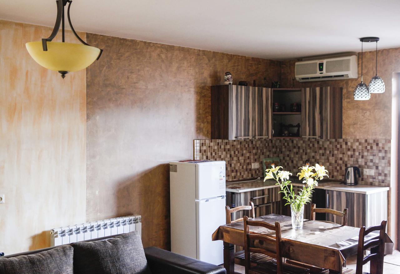 Family Mini-Hotel Martirosyan'S And Tours Jerevan Eksteriør bilde