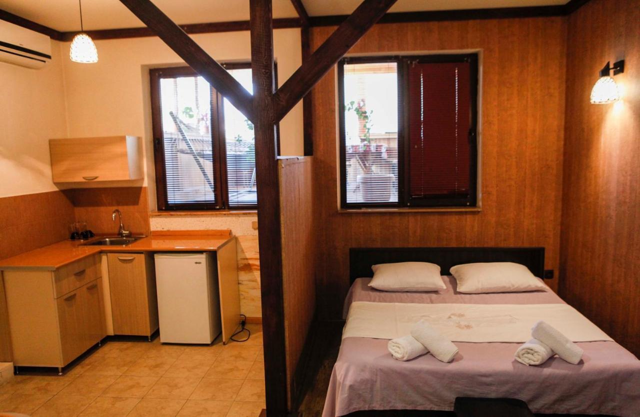 Family Mini-Hotel Martirosyan'S And Tours Jerevan Eksteriør bilde