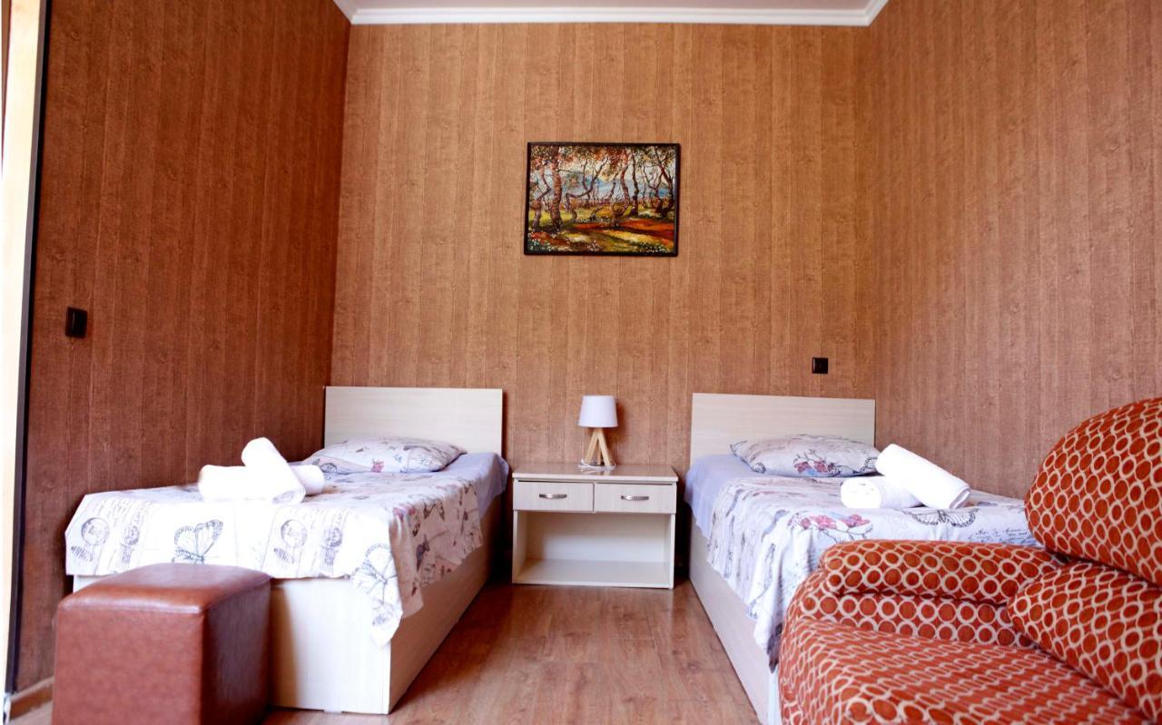 Family Mini-Hotel Martirosyan'S And Tours Jerevan Eksteriør bilde