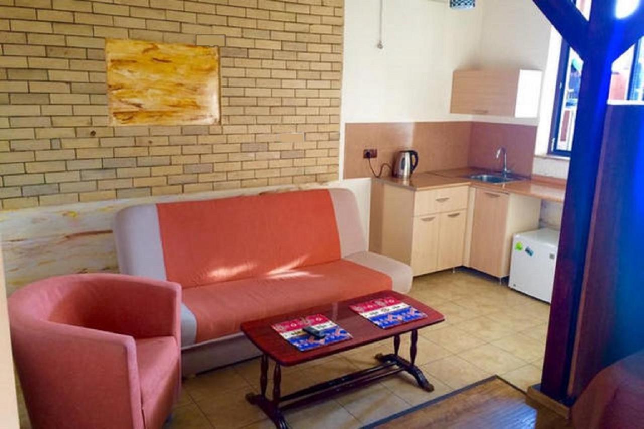 Family Mini-Hotel Martirosyan'S And Tours Jerevan Rom bilde